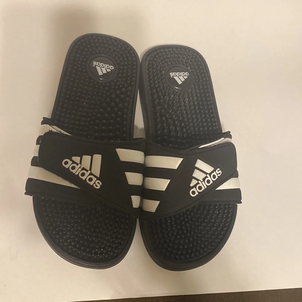 adidas kids slides shoes size 5 black & white color